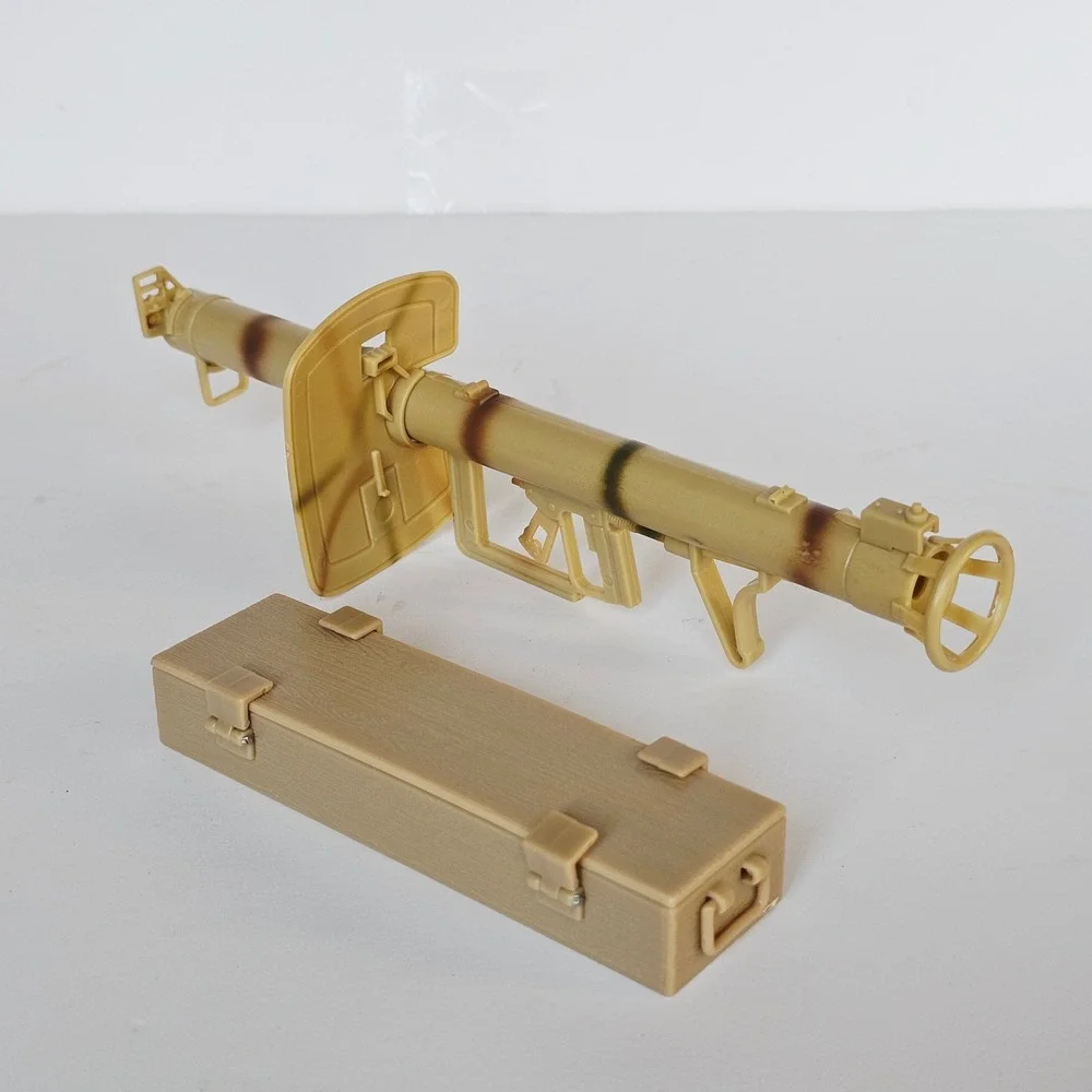 1/6 Scale German Panzerschreck Anti Tank WW II American Bazooka Case Rocket 1453